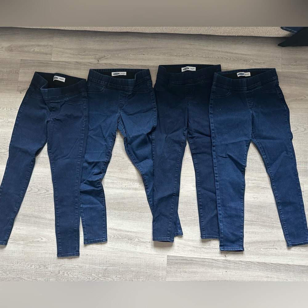 Lot of 4 pair Old Navy women’s jeans. Size 2